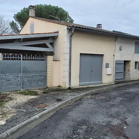 Appartement Caby à Preguillac Extérieur photo